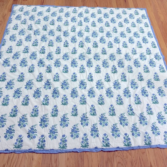 Pottery Barn Roller Rabbit Wild Rose Full/Queen Square Quilt - Picture 2 of 7